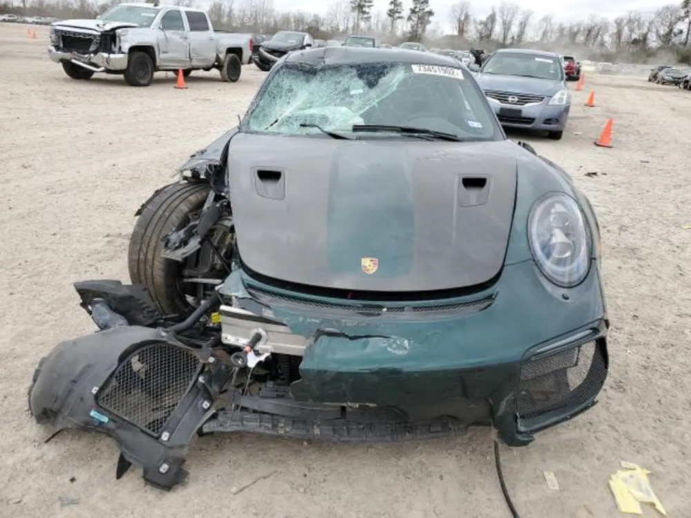 Porsche 911 GT2 RS siêu đẹp, siêu hiếm mất gần 10 lần giá trị vì chưa chạy hết roda đã gặp tai nạn Porsche 911 GT2 RS siêu đẹp, siêu hiếm mất gần 10 lần giá trị vì chưa chạy hết roda đã gặp tai nạn