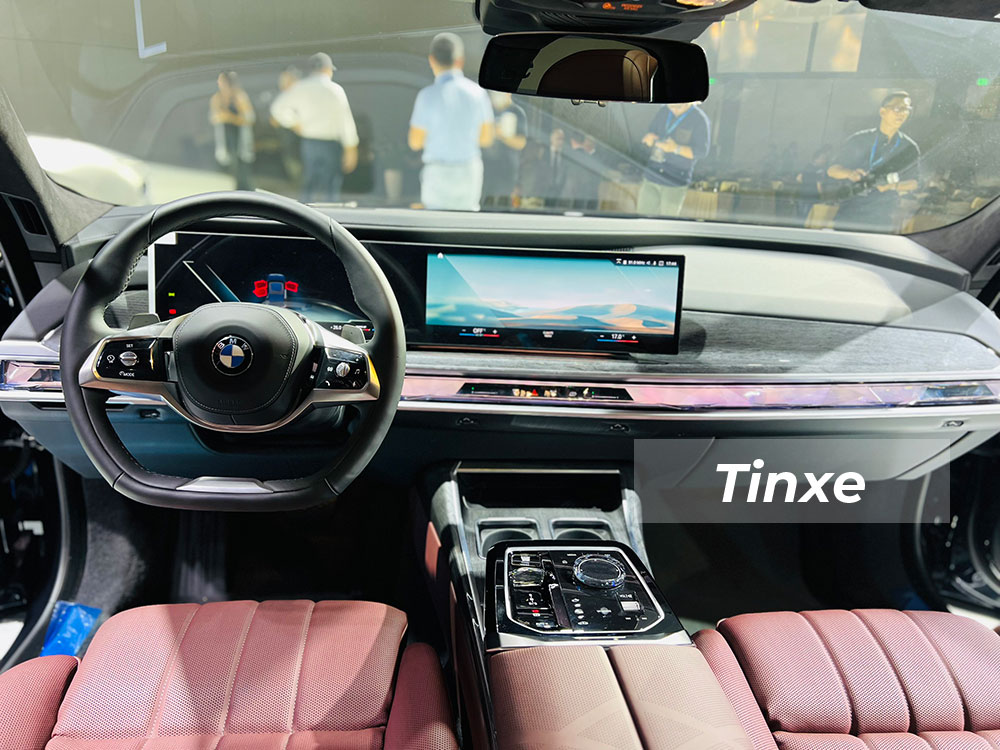 BMW 7-Series 2023 c&oacute; th&ecirc;m m&agrave;n h&igrave;nh cong cỡ lớn tr&ecirc;n mặt t&aacute;p-l&ocirc;