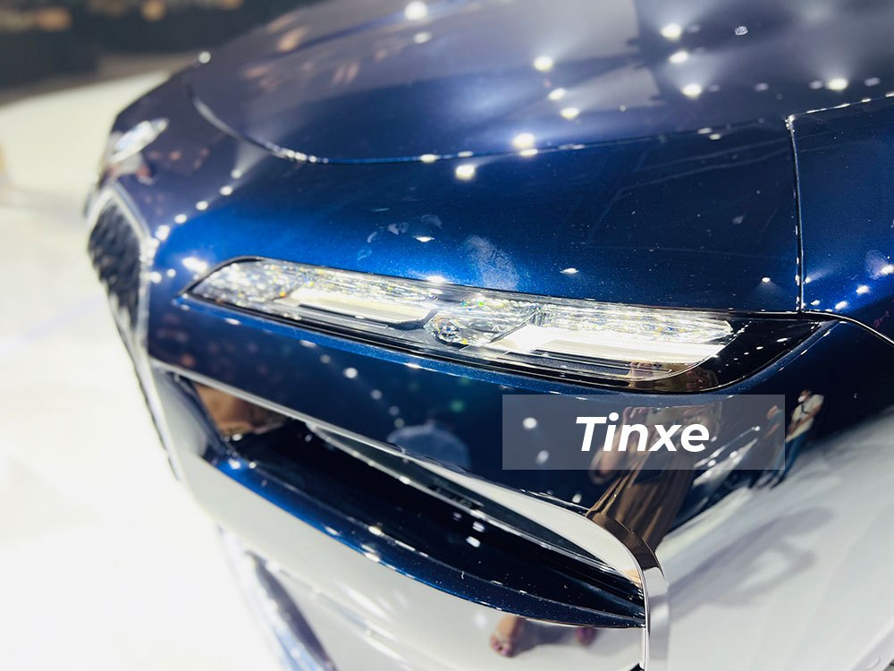 Dải đ&egrave;n LED định vị ban ng&agrave;y ki&ecirc;m đ&egrave;n b&aacute;o rẽ của BMW 7-Series 2023