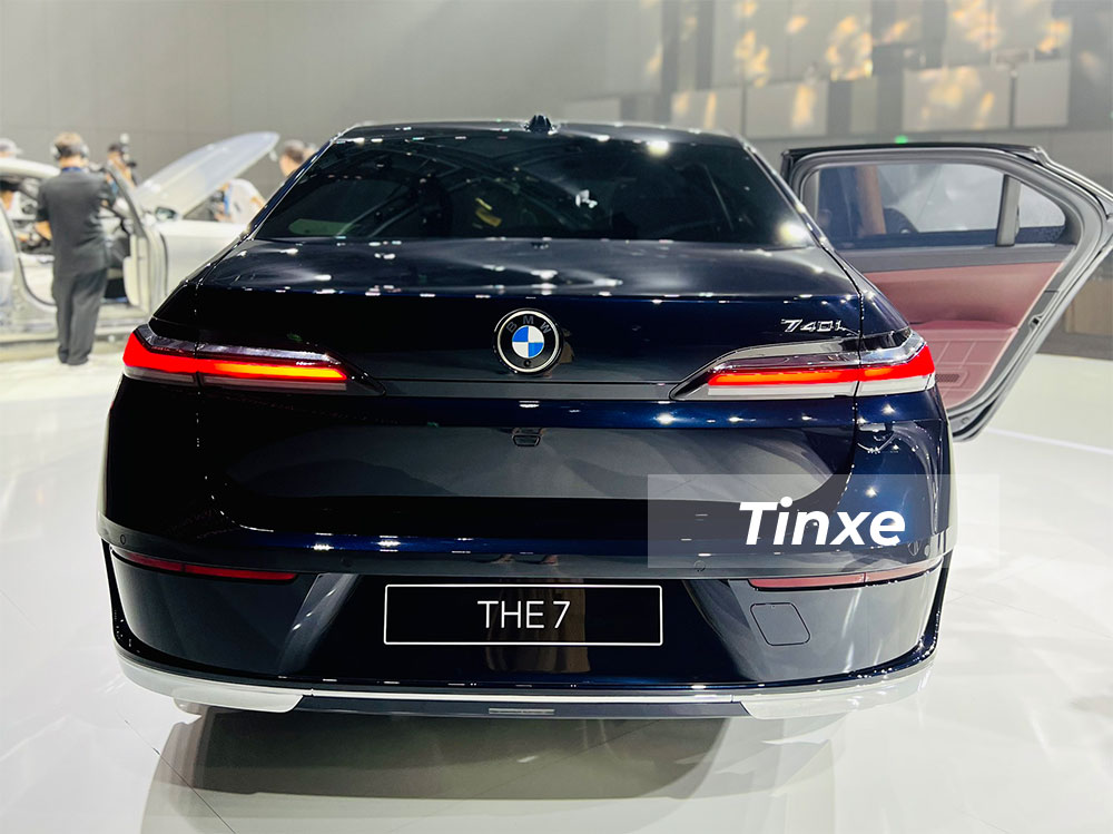 BMW 7-Series 2023 nh&igrave;n từ ph&iacute;a sau