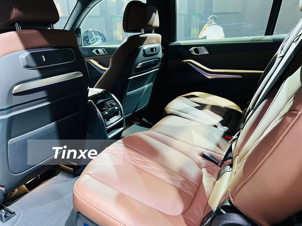 H&agrave;ng ghế thứ hai của BMW X7 LCI 2023 đủ chỗ cho 3 người ngồi