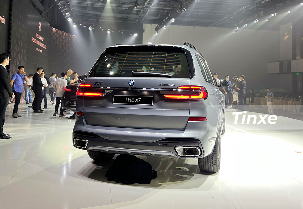 BMW X7 LCI 2023 nh&igrave;n từ ph&iacute;a sau