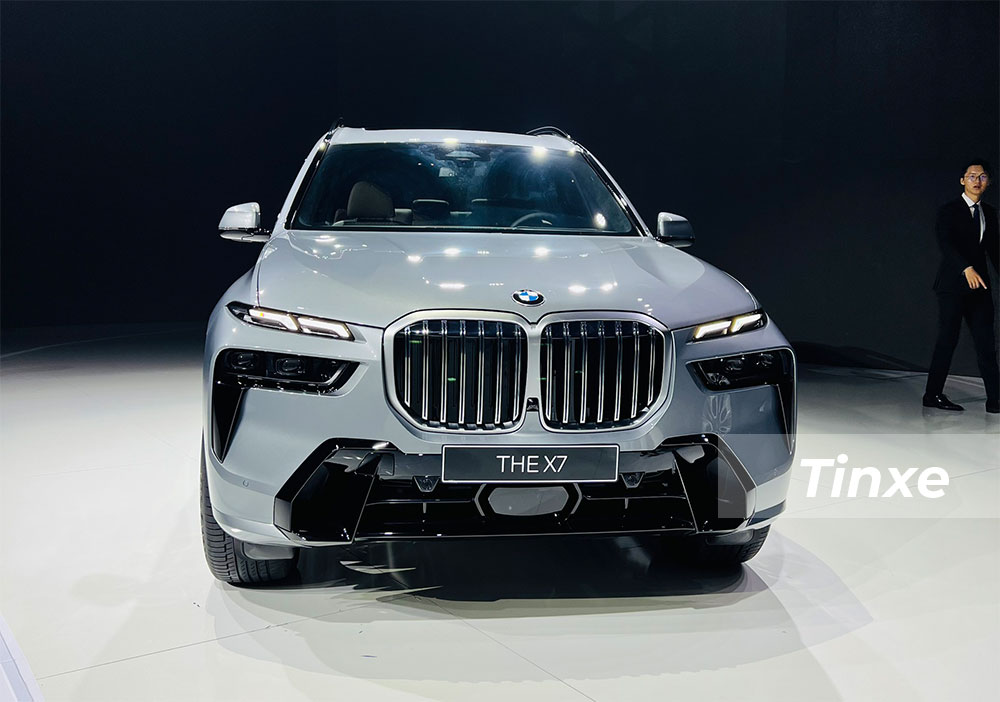 Cận cảnh khu vực đầu xe của BMW X7 LCI 2023