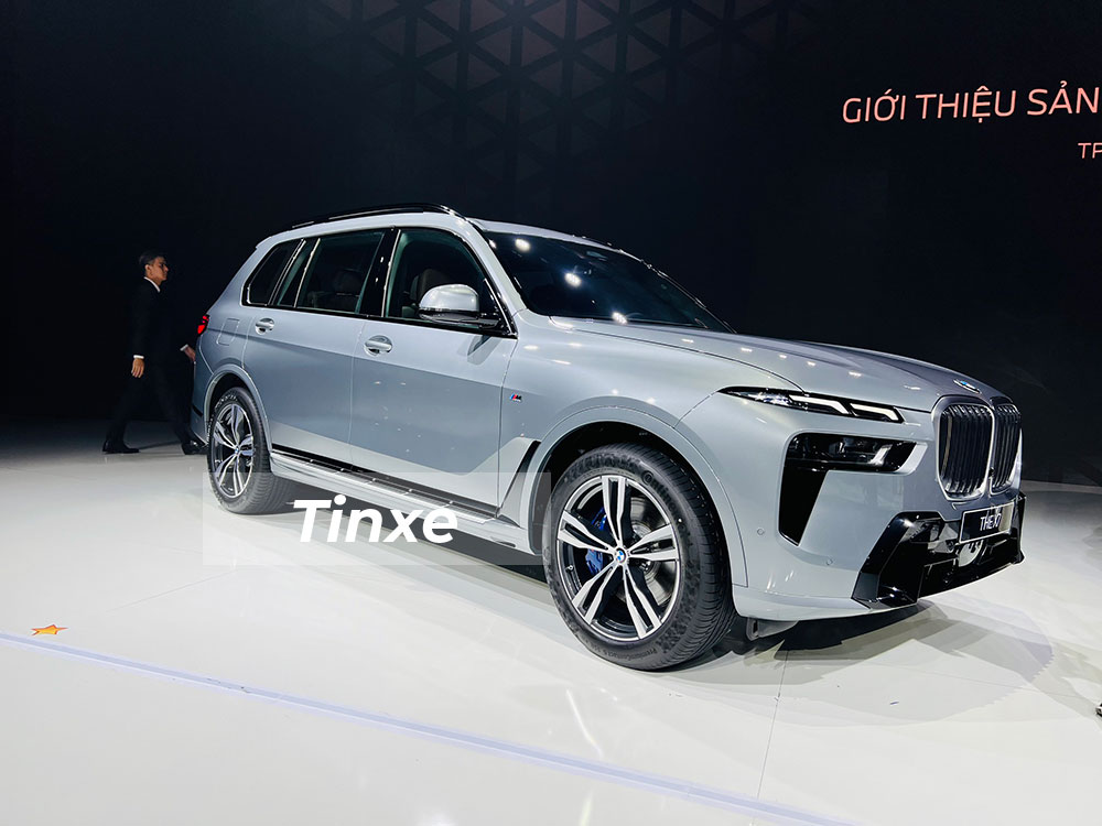 BMW X7 LCI 2023 c&oacute; hệ dẫn động 4 b&aacute;nh v&agrave; hệ thống đ&aacute;nh l&aacute;i cầu sau