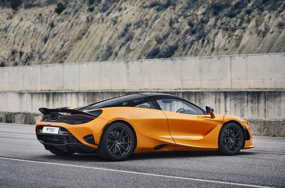 McLaren 750S dùng lốp Pirelli McLaren 750S dùng lốp Pirelli