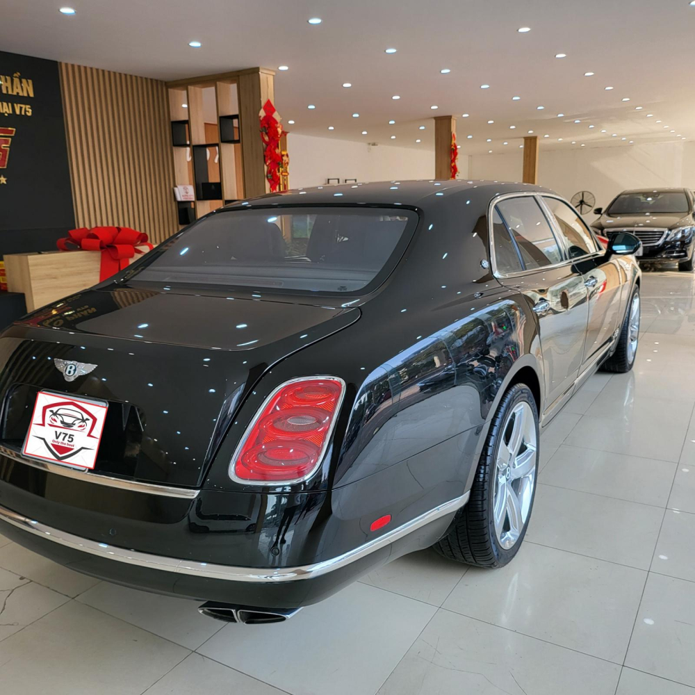 Còn đây là ống xả kép của Bentley Mulsanne Le Mans Edition Còn đây là ống xả kép của Bentley Mulsanne Le Mans Edition