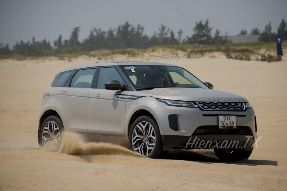 Kỹ năng l&aacute;i sẽ gi&uacute;p người l&aacute;i xe vượt qua những địa h&igrave;nh c&aacute;t một c&aacute;ch an to&agrave;n, nhẹ nh&agrave;ng hơn.