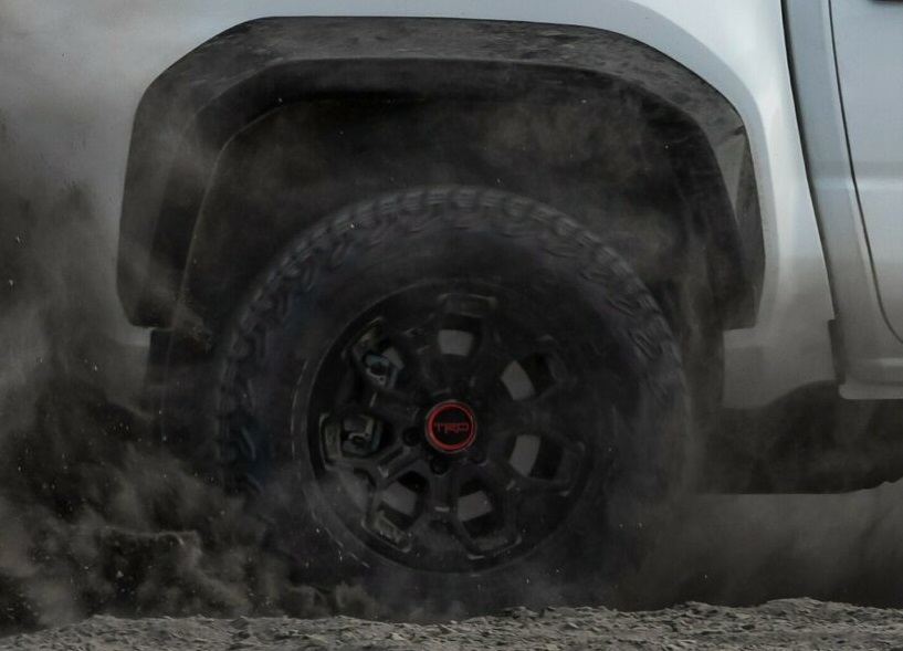 Toyota Tacoma TRD Pro 2024 sẽ dùng lốp địa hình, giảm xóc Fox SQ3 và phanh đĩa sau mới Toyota Tacoma TRD Pro 2024 sẽ dùng lốp địa hình, giảm xóc Fox SQ3 và phanh đĩa sau mới