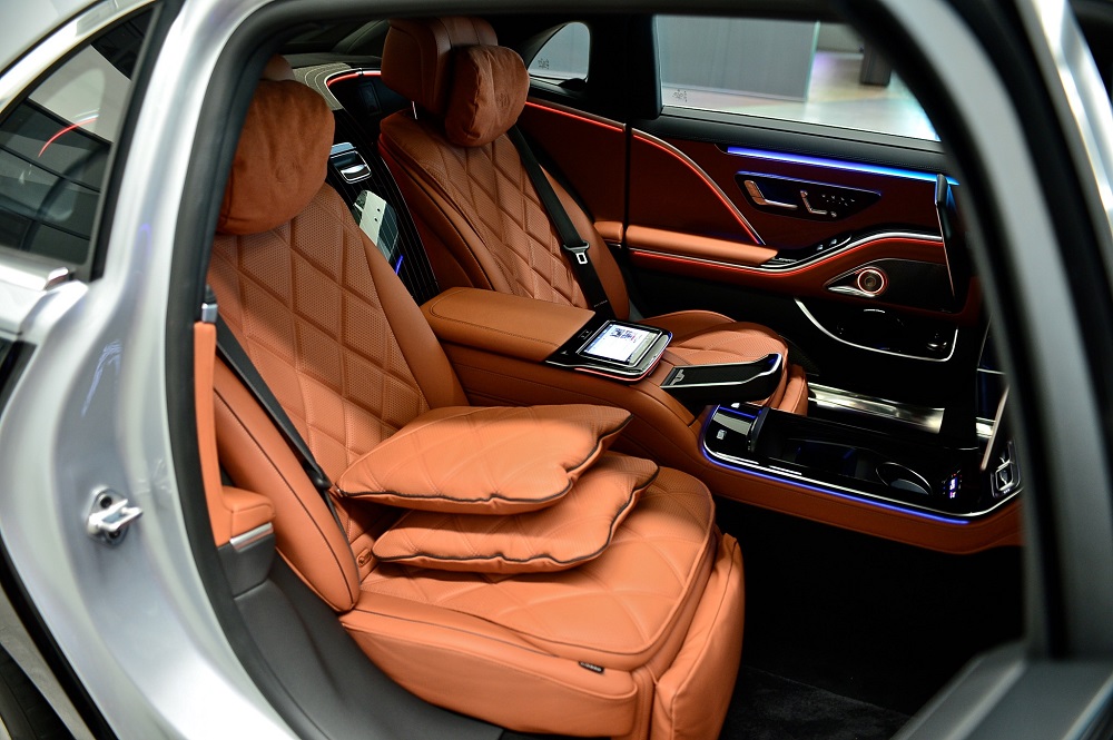 2 ghế sau của Mercedes-Maybach S580e 2024 