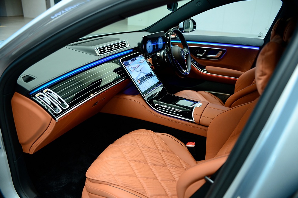 Mercedes-Maybach S580e 2024 có màn hình cỡ lớn