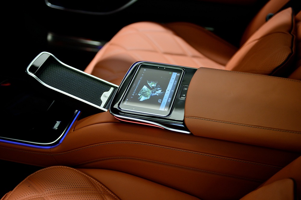 Màn hình điều khiển dành cho hàng ghế sau của Mercedes-Maybach S580e 2024 