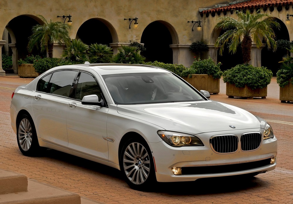 BMW 750Li đời 2009 có thiết kế nguyên bản như thế này BMW 750Li đời 2009 có thiết kế nguyên bản như thế này