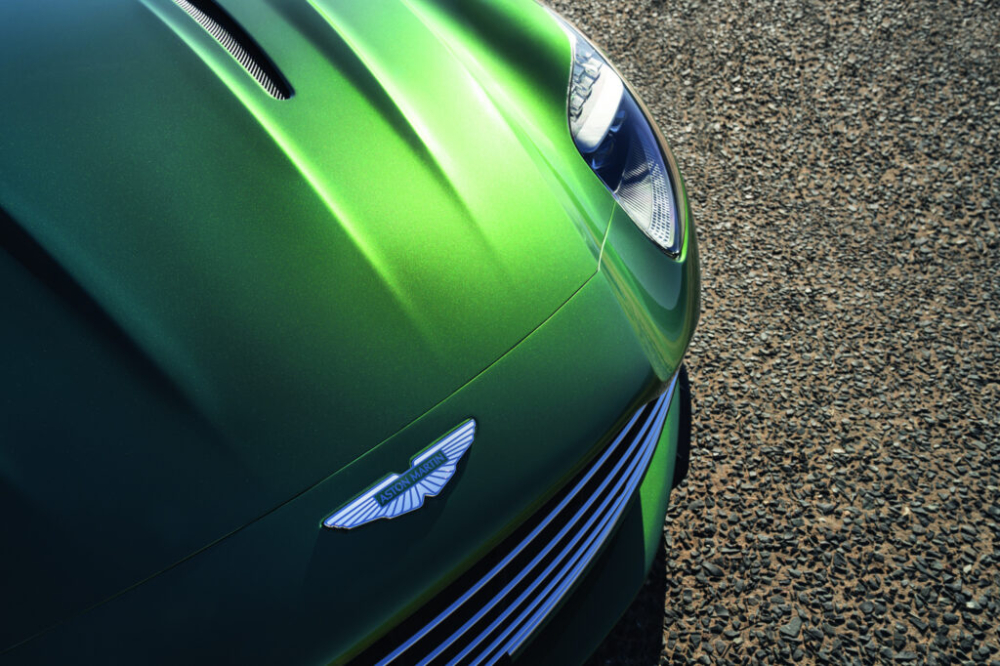 Nắp ca-pô của Aston Martin DB12