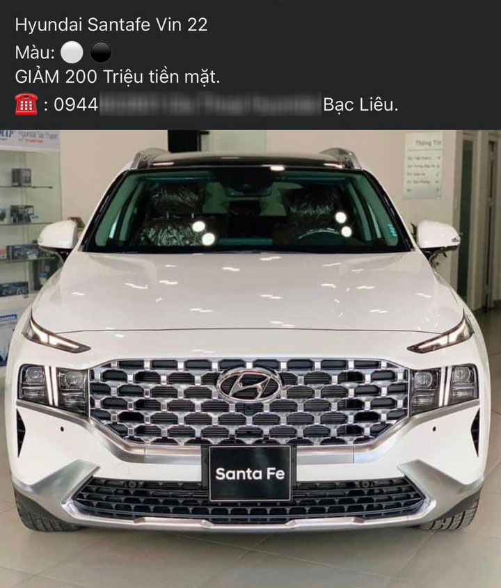 Xả mãi chưa hết hàng tồn, đại lý tiếp tục giảm 200 triệu đồng cho Hyundai Santa Fe Xả mãi chưa hết hàng tồn, đại lý tiếp tục giảm 200 triệu đồng cho Hyundai Santa Fe