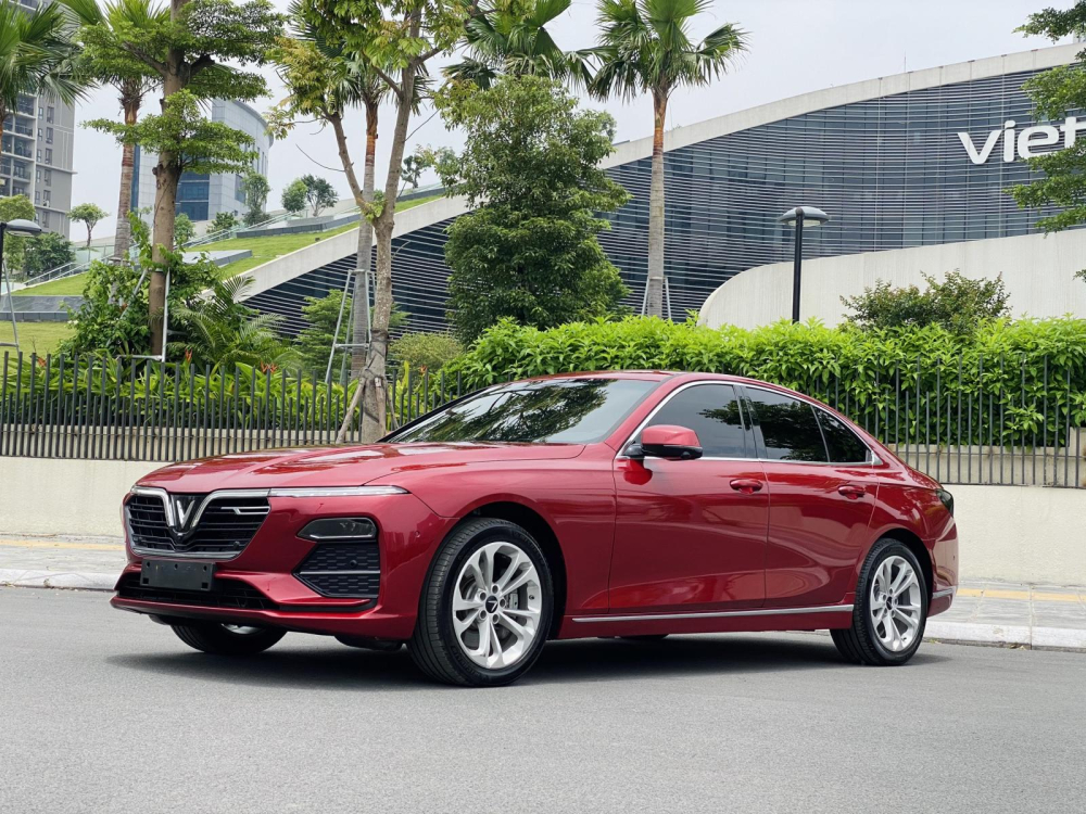 VinFast LUX A2.0 từng c&oacute; giai đoạn b&aacute;n vượt Toyota Camry trong&nbsp;nhiều th&aacute;ng