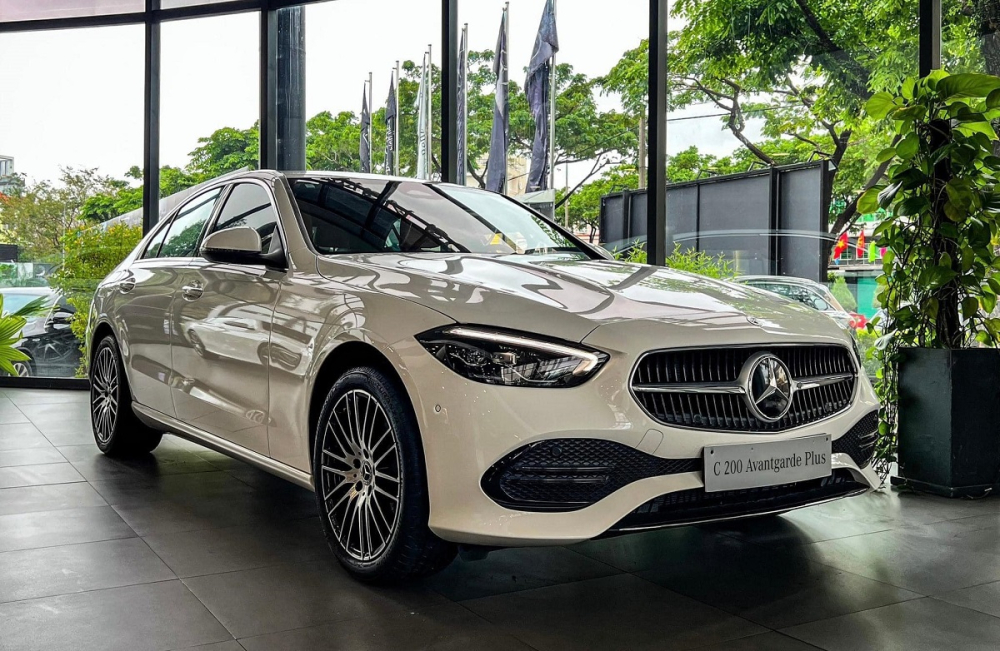 Mercedes-Benz C-Class bản tầm trung C200 Avantgarde Plus