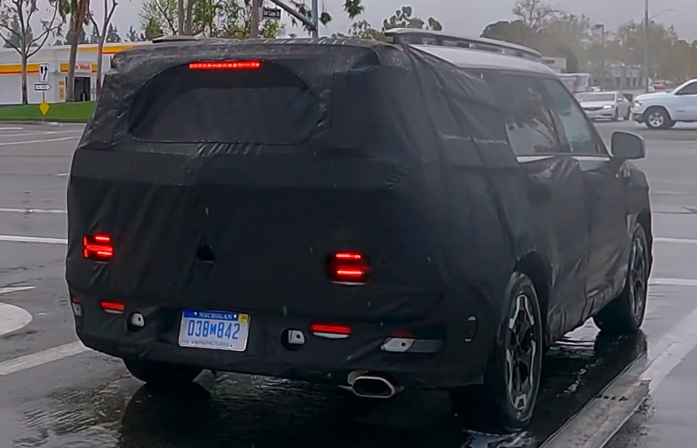 Đèn hậu của Hyundai Santa Fe 2024 cũng có tạo hình chữ H bên trong Đèn hậu của Hyundai Santa Fe 2024 cũng có tạo hình chữ H bên trong