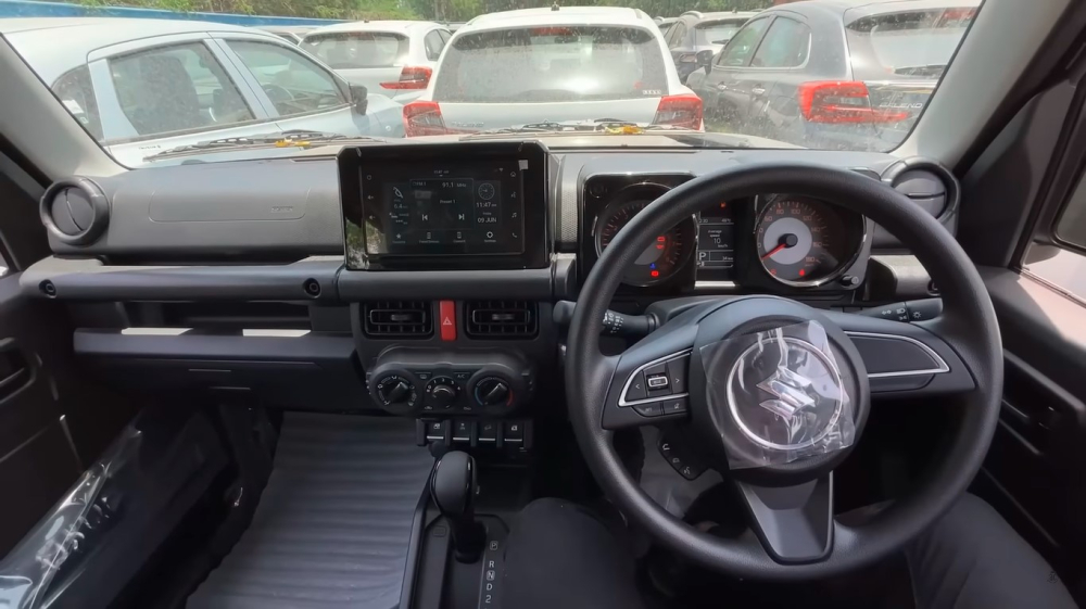 Nội thất của Suzuki Jimny 5 cửa bản tiêu chuẩn Nội thất của Suzuki Jimny 5 cửa bản tiêu chuẩn