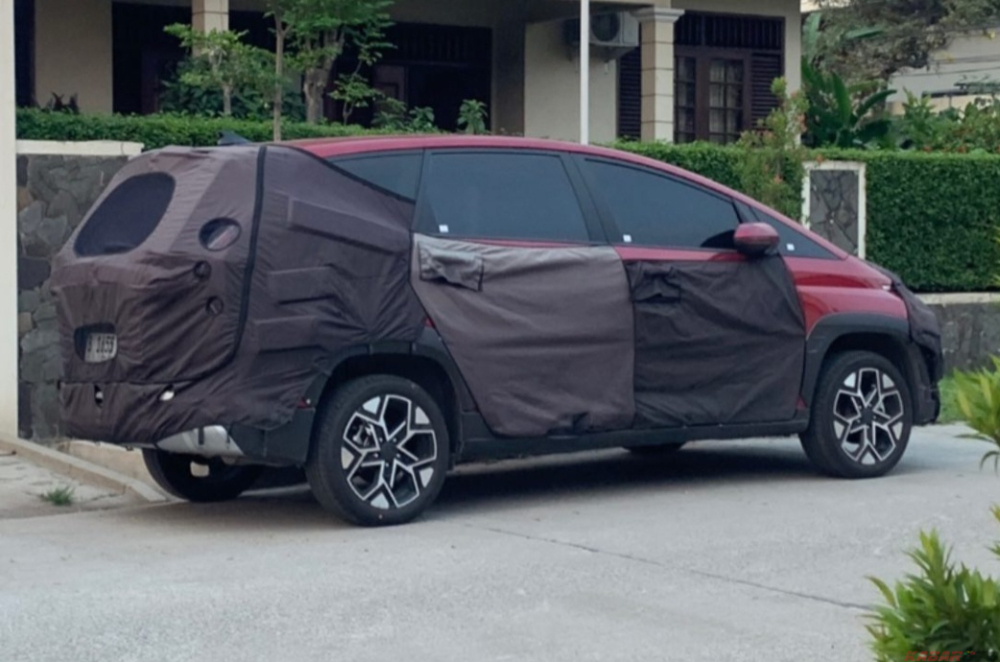 Những h&igrave;nh ảnh chụp tr&ecirc;n đường phố Indonesia chứng tỏ Hyundai Stargazer X 2023 chuẩn bị ra mắt