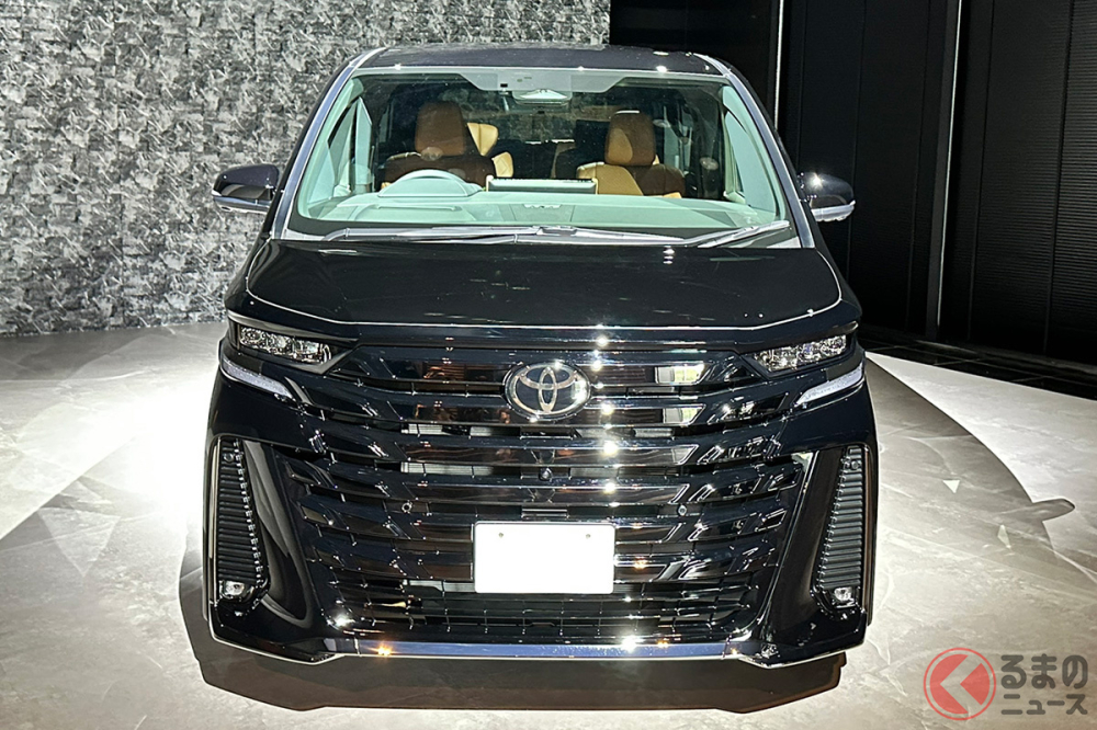 Cận cảnh đầu xe của Toyota Vellfire 2023 Cận cảnh đầu xe của Toyota Vellfire 2023