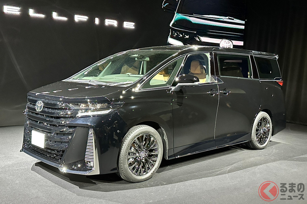 Toyota Vellfire 2023 nhìn bên sườn Toyota Vellfire 2023 nhìn bên sườn