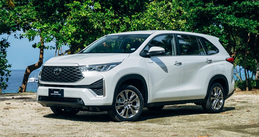 Cận cảnh đầu xe của Toyota Zenix 2023 ở Philippines