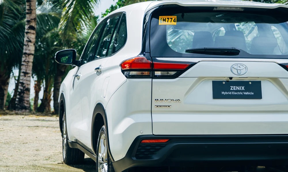 Toyota Zenix 2023 ở Philippines m&agrave;u trắng