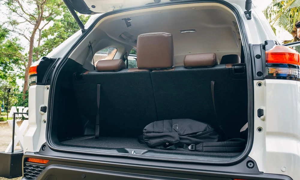 Khoang h&agrave;nh l&yacute; của Toyota Zenix 2023 ở Philippines