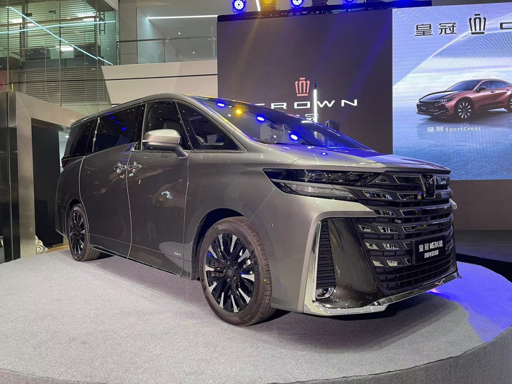 Toyota Crown Vellfire 2024 chỉ c&oacute; hệ truyền động hybrid