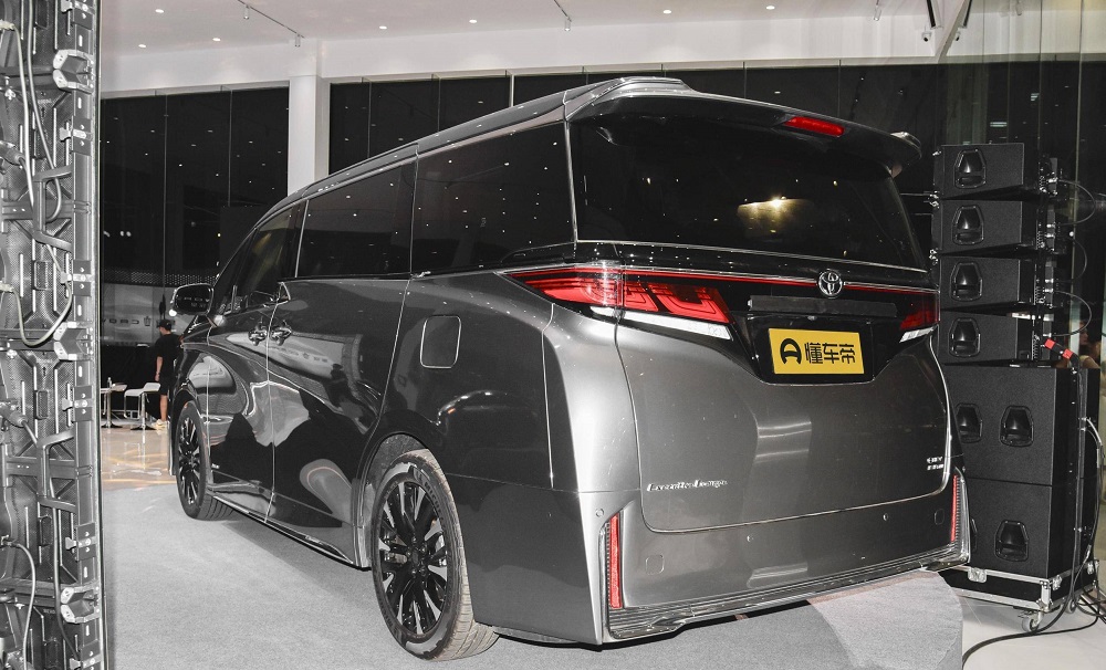 Toyota Crown Vellfire 2024 c&oacute; gi&aacute; kh&ocirc;ng rẻ