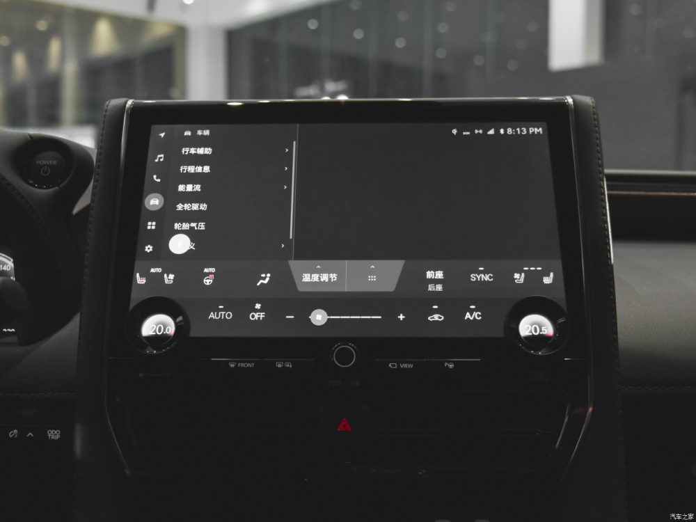 M&agrave;n h&igrave;nh cảm ứng trung t&acirc;m của Toyota Crown Vellfire 2024