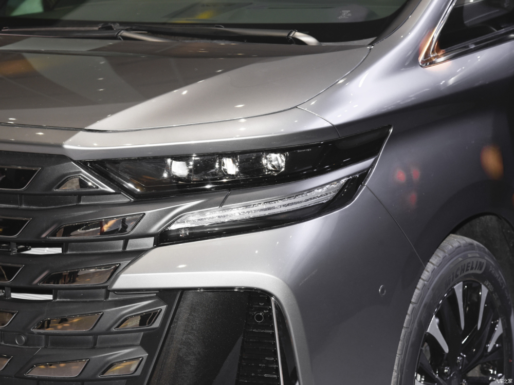 Đ&egrave;n pha của Toyota Crown Vellfire 2024