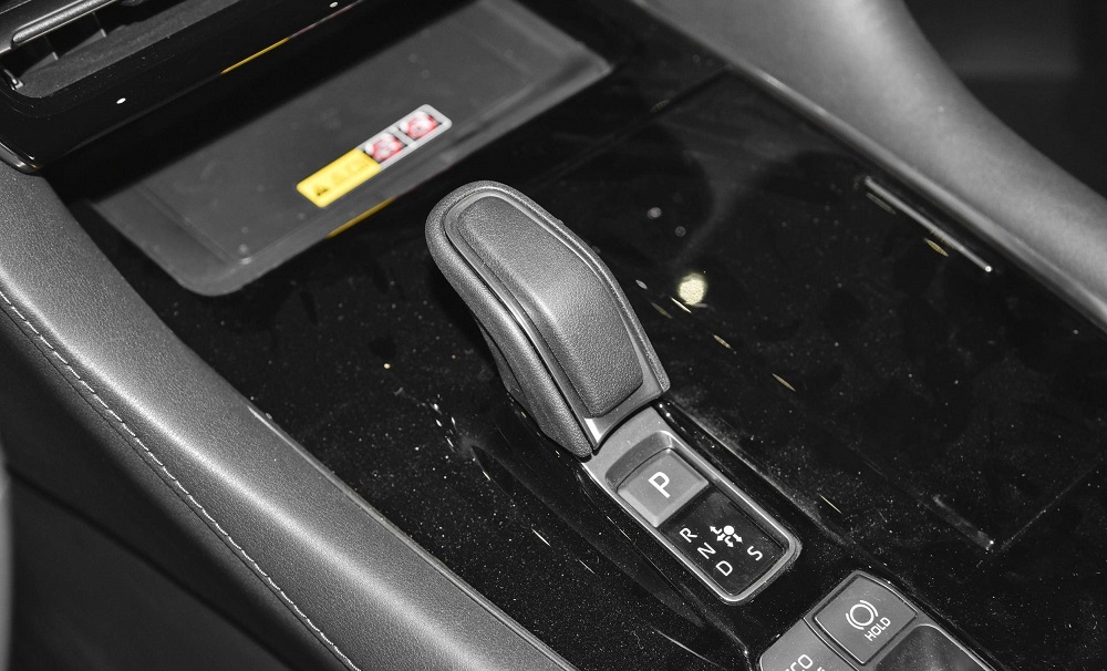 Cần số của Toyota Crown Vellfire 2024