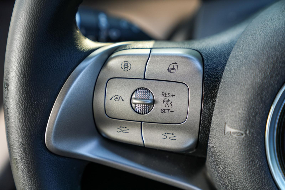 Thanh cuộn trên vô lăng của BYD Dolphin Thanh cuộn trên vô lăng của BYD Dolphin