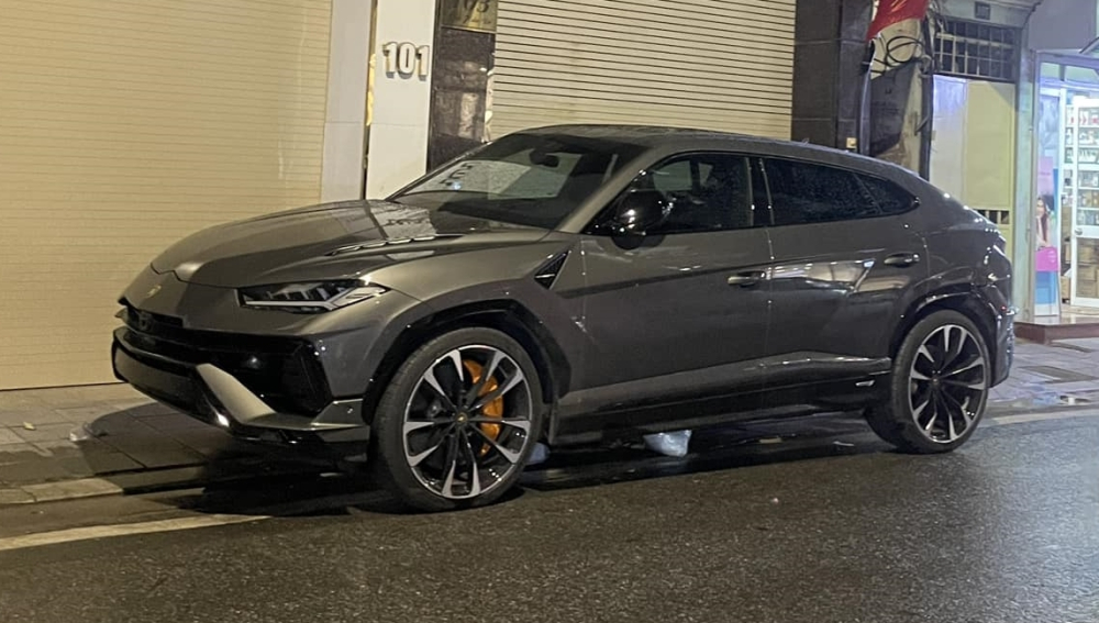 Siêu SUV Lamborghini Urus S trên đường phố Hà Nội Siêu SUV Lamborghini Urus S trên đường phố Hà Nội