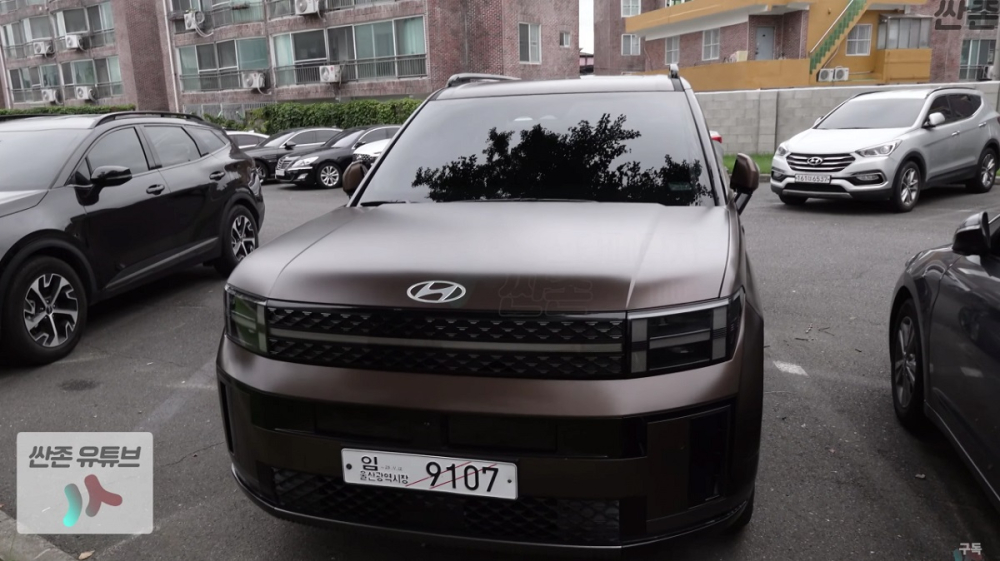 Hyundai Santa Fe 2024 màu nâu nhám