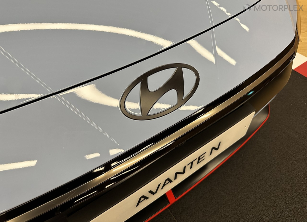 Hyundai Elantra N 2023 sở hữu logo màu đen Hyundai Elantra N 2023 sở hữu logo màu đen