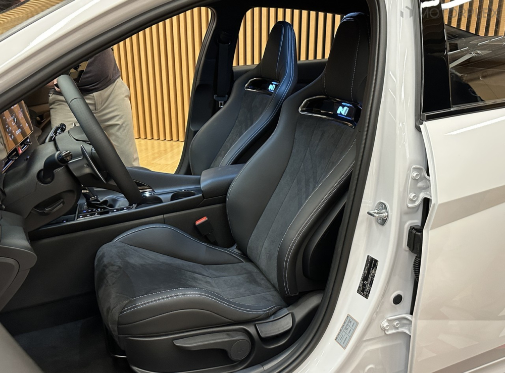 Ghế bọc da pha da lộn của Hyundai Elantra N 2023 Ghế bọc da pha da lộn của Hyundai Elantra N 2023