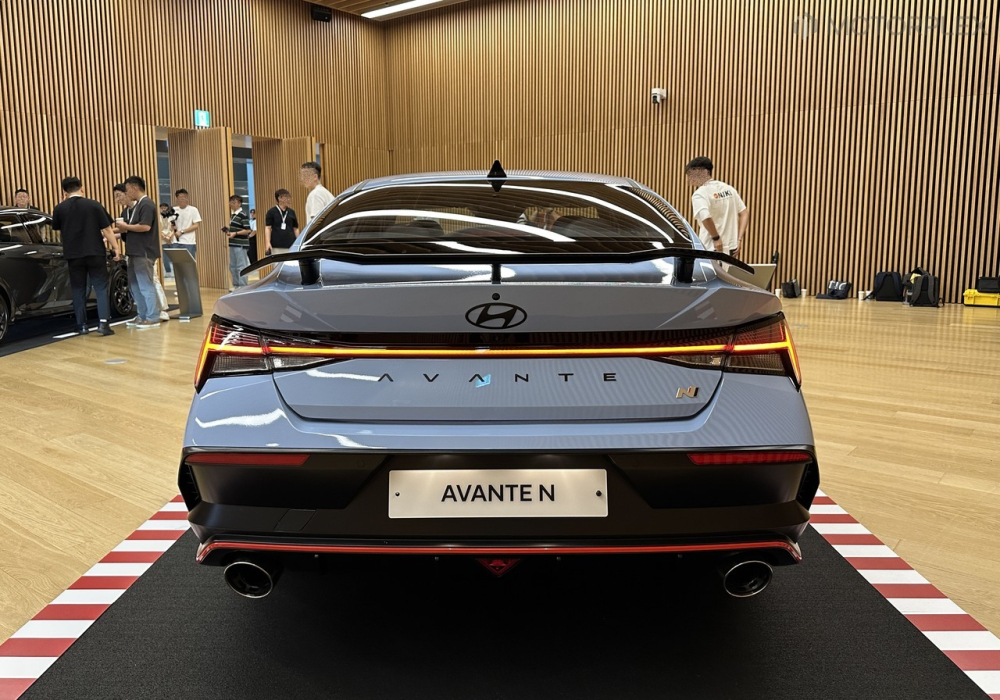 Hyundai Elantra N 2023 có 2 ống xả cỡ lớn Hyundai Elantra N 2023 có 2 ống xả cỡ lớn