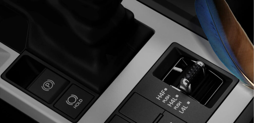 Toyota Land Cruiser Prado 2024 d&ugrave;ng phanh tay điện tử