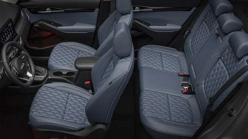 Nội thất bọc da màu xanh Indigo Pera của Kia Seltos 1.4T X-Line 2023 Nội thất bọc da màu xanh Indigo Pera của Kia Seltos 1.4T X-Line 2023