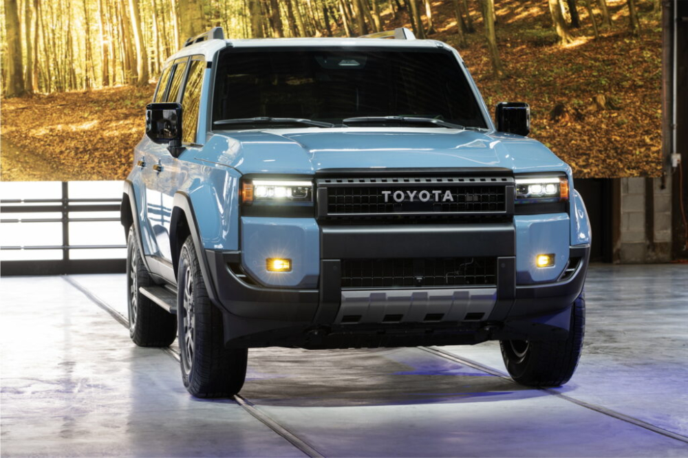 Toyota Land Cruiser Prado 2024 m&agrave;u xanh dương Heritage Blue đẹp mắt