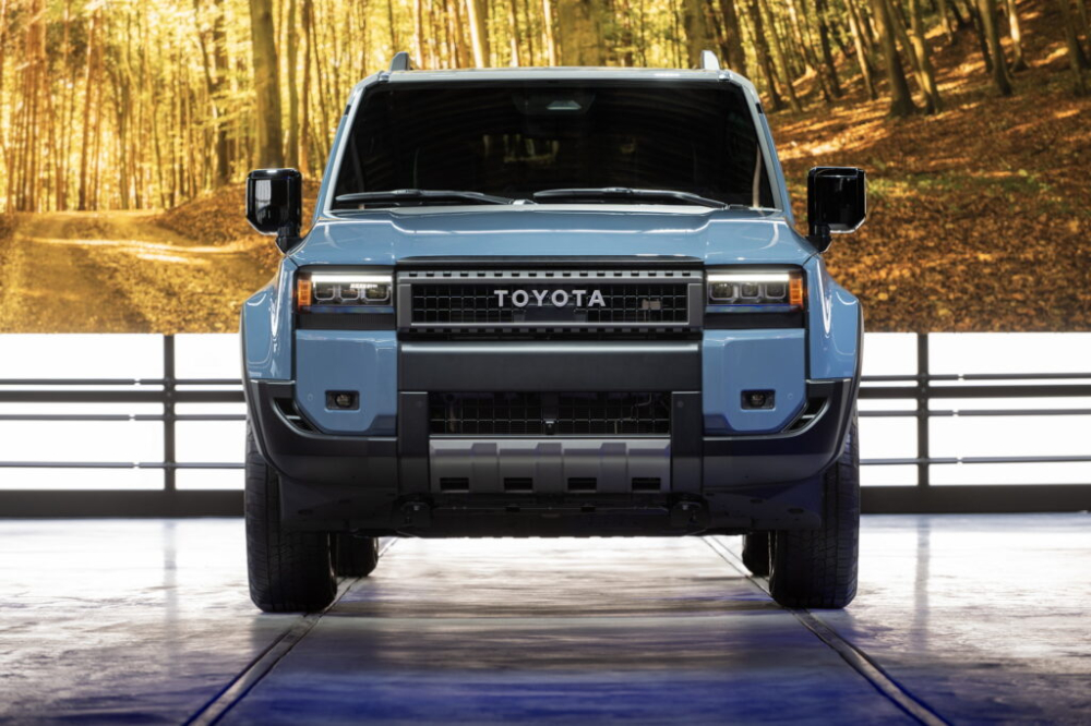 Cận cảnh thiết kế đầu xe của Toyota Land Cruiser Prado 2024 