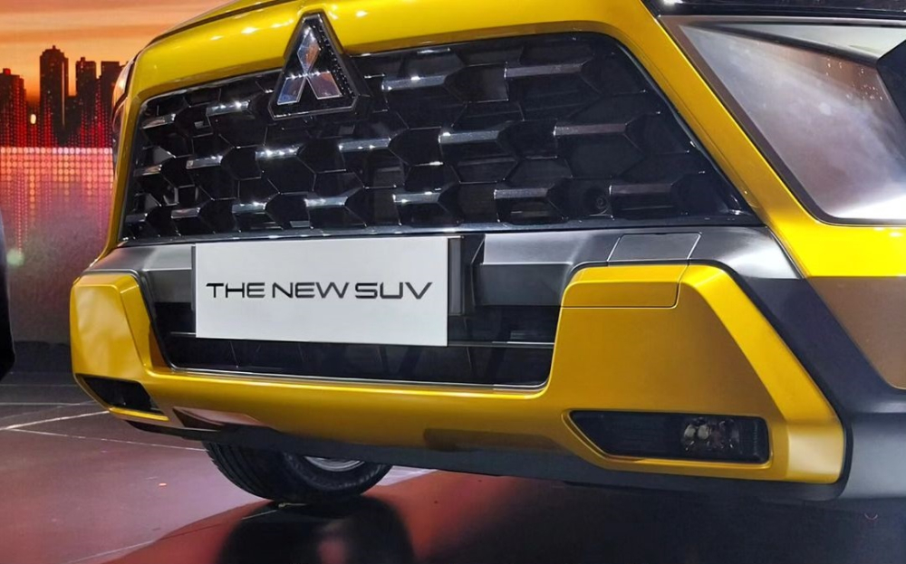 Mitsubishi XFC bản thương mại có lưới tản nhiệt hình lục giác Mitsubishi XFC bản thương mại có lưới tản nhiệt hình lục giác