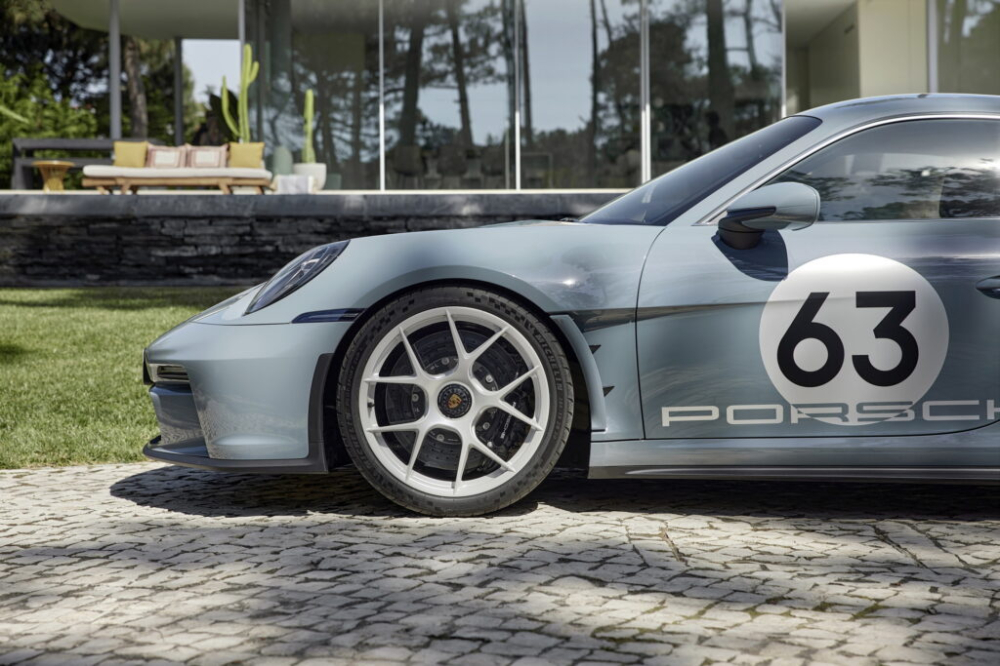Bộ vành màu trắng kem của Porsche 911 S/T 2024 Bộ vành màu trắng kem của Porsche 911 S/T 2024