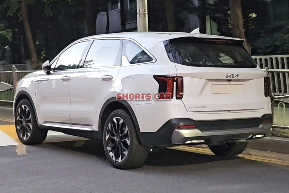 Kia Sorento 2024 dự kiến tiếp tục là mối đe dọa lớn của Hyundai Santa Fe mới