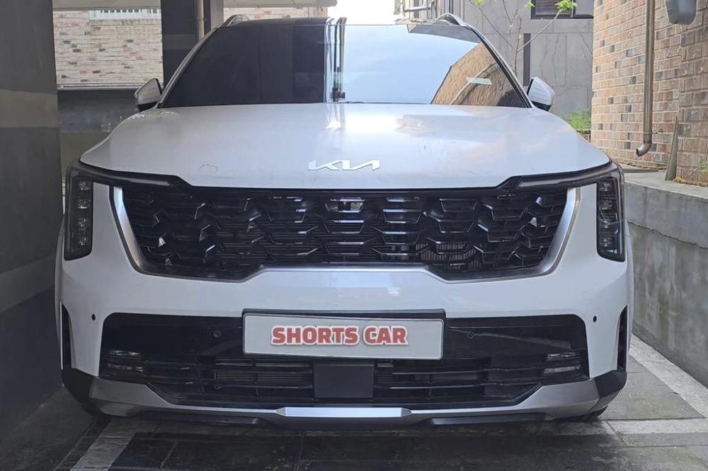 Kia Sorento 2024 sở hữu thiết kế đầu xe nâng cấp
