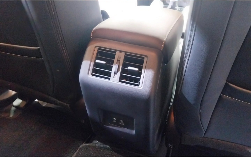 Cửa gió điều hòa dành cho hàng ghế sau của Mitsubishi XForce Cửa gió điều hòa dành cho hàng ghế sau của Mitsubishi XForce