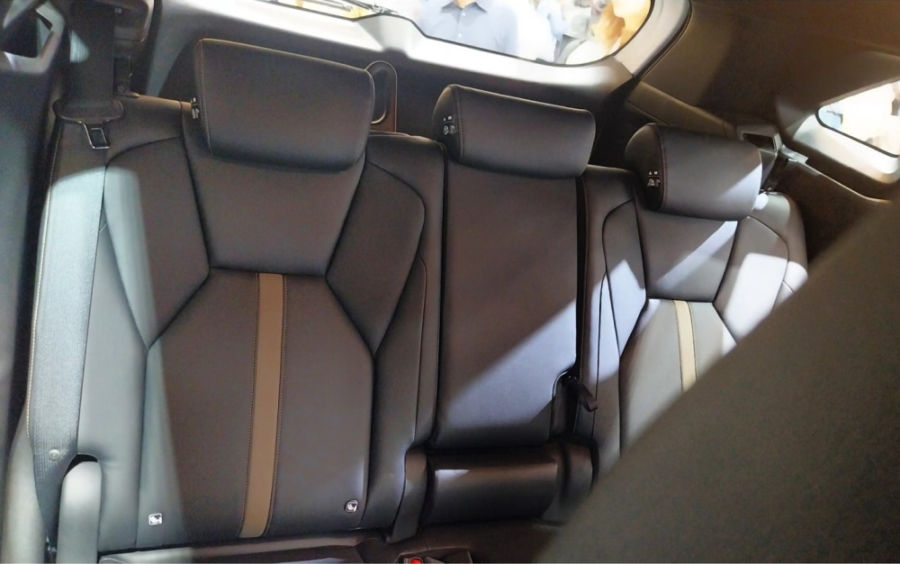 Ghế của Mitsubishi XForce bản cao cấp có thêm đường kẻ ở chính giữa làm điểm nhấn Ghế của Mitsubishi XForce bản cao cấp có thêm đường kẻ ở chính giữa làm điểm nhấn
