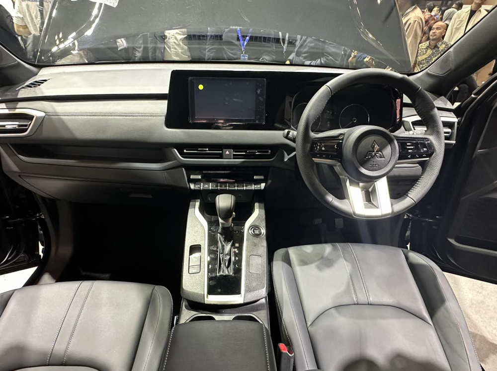 Ở bản nào, Mitsubishi XForce cũng có phanh tay điện tử Ở bản nào, Mitsubishi XForce cũng có phanh tay điện tử